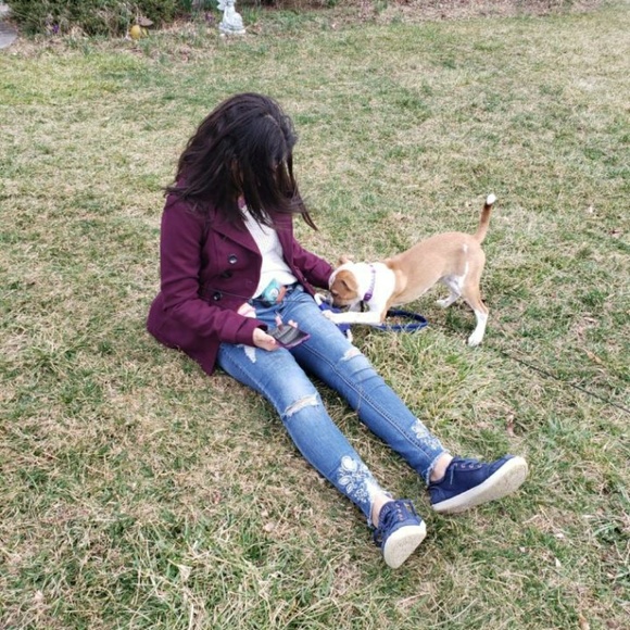 Meet your Posher, Gabriella - Picture 1 of 1